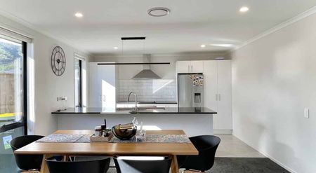 Modern 3-Bedroom Home in Wainuiomata - Photo 3