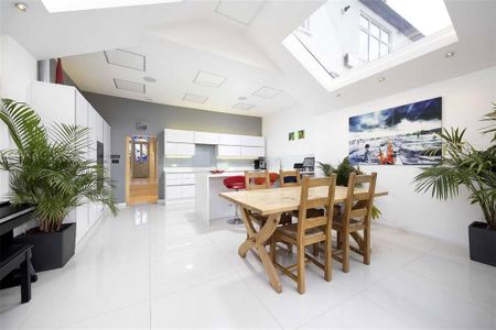 4 bedroom terraced house to rent - Photo 4