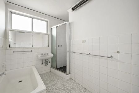 Top-Floor Apartment in the Heart of South Yarra! - Photo 5