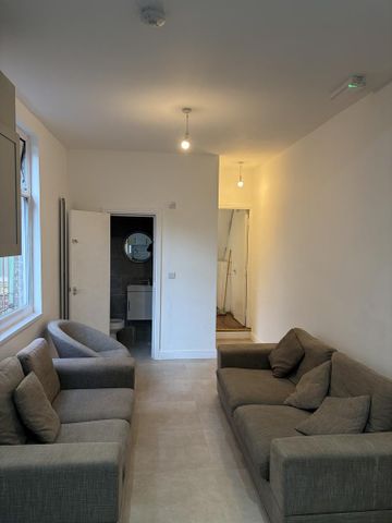 4 bedroom terraced house to rent - Photo 2