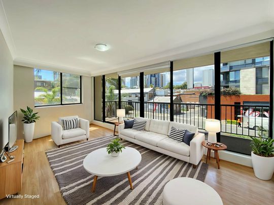 Perfectly Positioned Renovated Apartment! - Photo 1