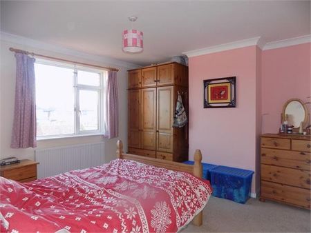 3 bedroom semi-detached house to rent - Photo 4