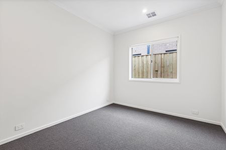 Stunning 4-Bedroom Home with Modern Amenities in Heart of Wollert! - Photo 4