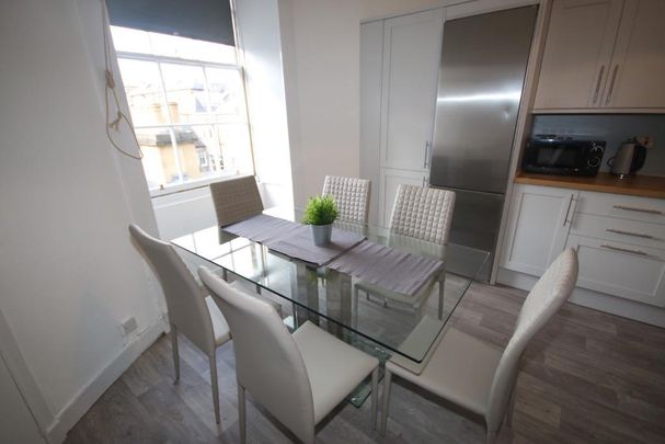 3 bedroom flat to rent - Photo 1