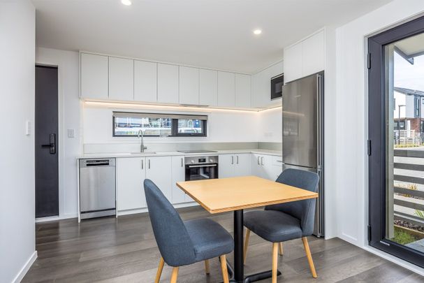 1 Te Toka Ika Lane, Mangere Bridge - Photo 1