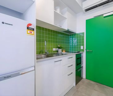 Deluxe Studio with Double Bed - South(Mid floor(Level 6-15)) - Photo 3