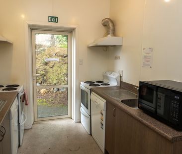 Boarding House Room – Ideal for Single Working Professional - Photo 1