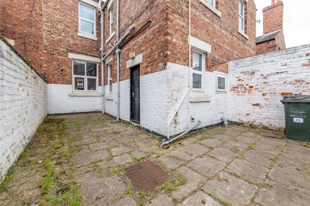 6 bed terraced house to rent in Sunbury Avenue, Jesmond, NE2 - Photo 2