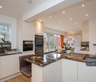 1 bedroom in a house share to rent - Photo 5