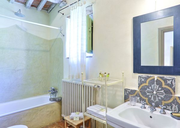 Villa Gladiolo - beautiful countryside estate among olive groves