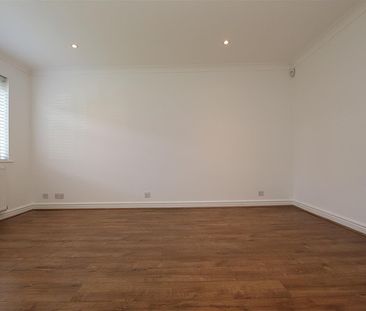 3 bedroom Semi-Detached House to let - Photo 6