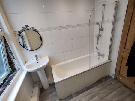 3 bedroom maisonette to rent - Photo 2