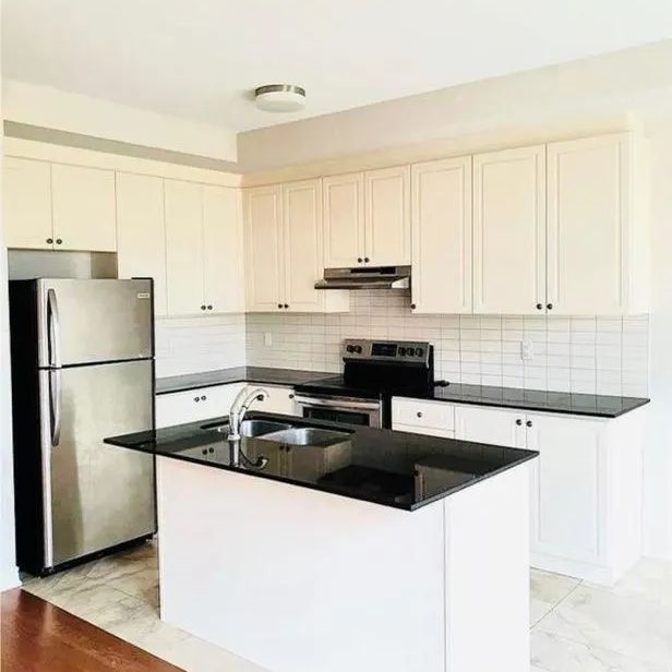 Condo Townhouse For Lease | N9261620 - Photo 1