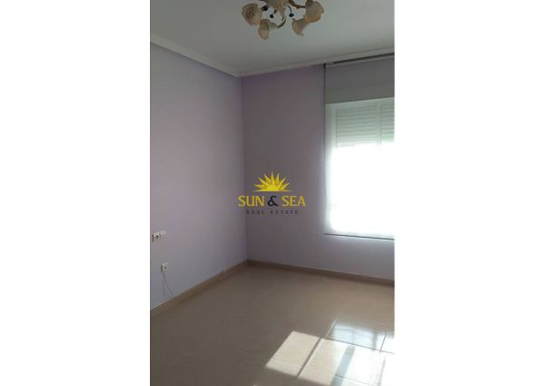 THREE-BEDROOM APARTMENT – ALMORADÍ