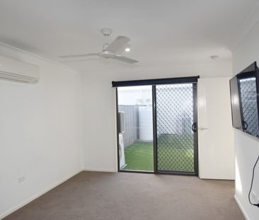 STYLISH TWO-BEDROOM RESIDENCE IN POPULAR ESTATE! - Photo 4