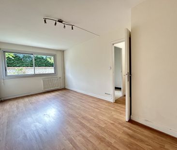 Location Appartement 2 pièces 40m² ST MAUR DES FOSSES 94100 - Photo 1