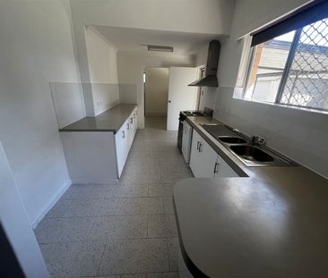 Newly Renovated 2 x 1 in a Convenient Central Location - Photo 4