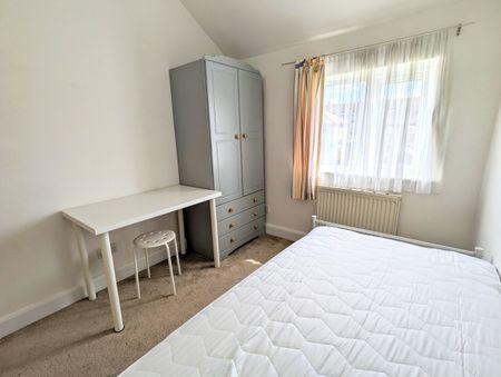 Room in a Shared House, London, SE9 - Photo 3