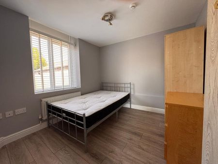 3 bedroom flat to rent - Photo 5