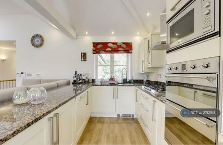 2 bedroom maisonette to rent - Photo 5