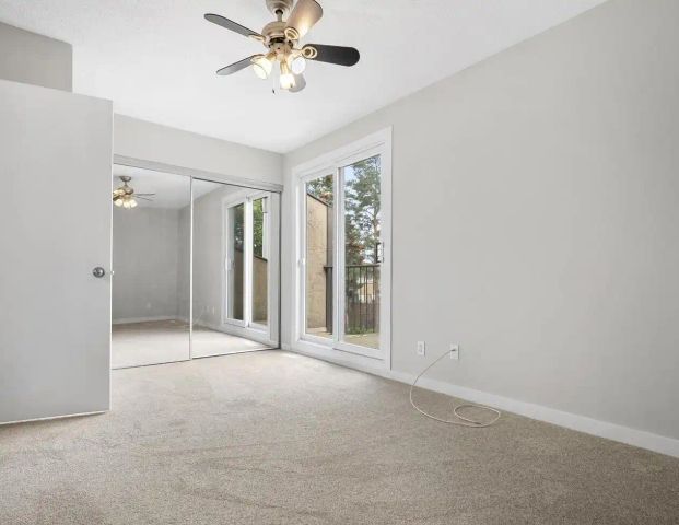 Clean, Beautiful Renovated 3-Bedroom Townhouse — 3 Bedrooms Townhouse - Photo 1