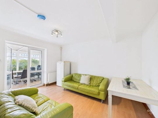 5 Bed Flat, Wolseley Road Coldean, BN1 - Photo 1