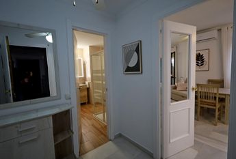 Encantador Piso Reformado en La Carihuela en urbanización con Piscina y Tenis en primera l – tor507ts1