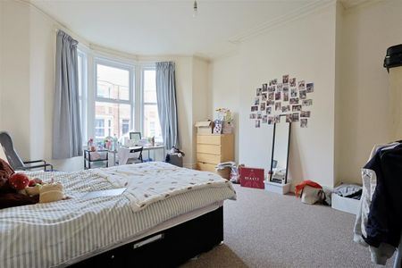 3 bedroom Student Flat to rent in Shortridge Terrace, Jesmond, Newcastle Upon Tyne NE2 - Photo 4