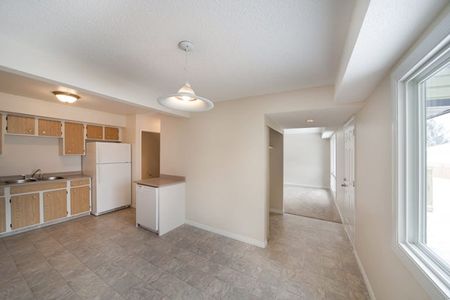 609A Cricket Ct NW, Edmonton, AB, T5T 2B2 - Photo 4