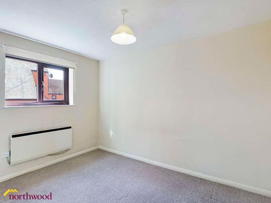 Christchurch Court, Banbury, OX16 - Photo 1