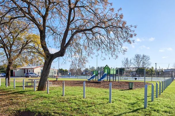 Modern 2-Bedroom Unit in Central Wagga! - Photo 1