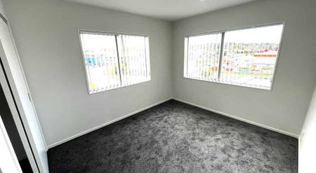 Stylish Top-Floor Apartment with Stunning Views! - Photo 2