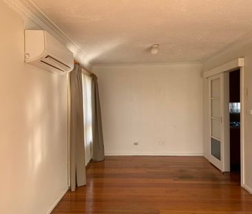 Family Home In Quiet Court - Photo 3