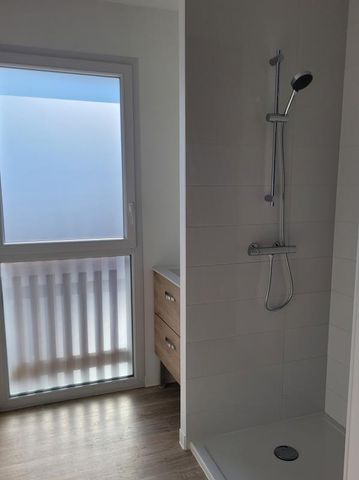 Location Appartement 3 pièces 61m² LES SABLES D OLONNE 85100 - Photo 4