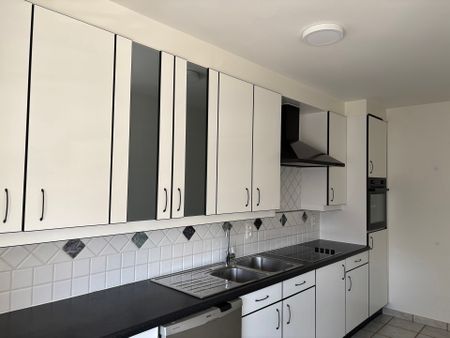 HERZELE - RUIM APPARTEMENT VLAKBIJ STATION - Photo 4