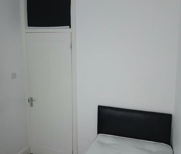 Room in a Shared House, Greenside Road, CR0 - Photo 1