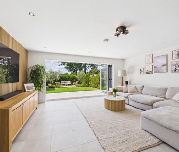 5 bedroom detached house to rent - Photo 2