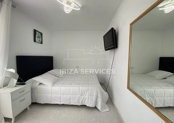 Sea front apartment of 2 bedrooms to rent in Es Vive, Ibiza