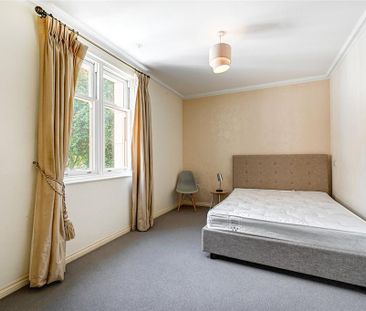 3 bedroom flat to rent - Photo 6