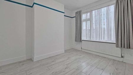 Morley Avenue, Edmonton, London, England, N18 - Photo 4