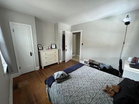 711 Brock Street - Upper Unit, 5 bed, 2 bath - STUDENTS - $500 SIGNING BONUS - Photo 5