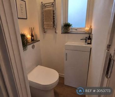 3 bedroom terraced house to rent - Photo 6