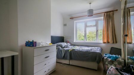 4 bedroom semi-detached house to rent - Photo 3