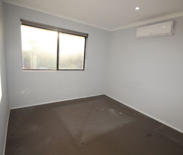 Beautiful 2 Bedroom Unit in a Small Complex! - Photo 1