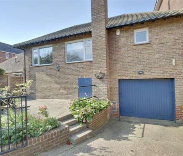Marine Parade West, Lee-on-the-solent, PO13 - Photo 2