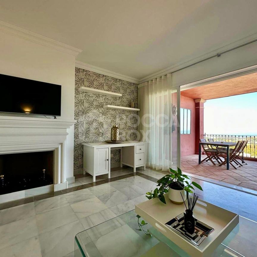 Elegant 2-Bedroom Apartment with Panoramic Views in Monte Halcones - Photo 1