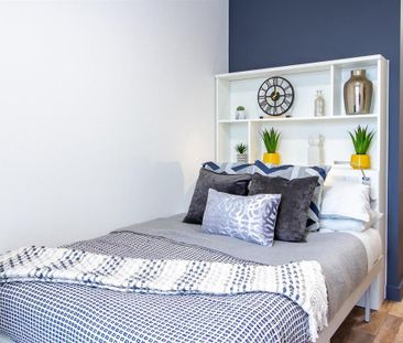 1 bedroom in a flat share to rent - Photo 2