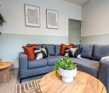 1 bedroom in a house share to rent - Photo 2