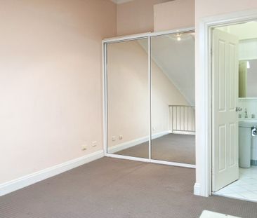 Loft-Style Apartment in Convenient Location &ast;&ast; Available 10... - Photo 3