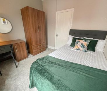 4 bedroom terraced house to rent - Photo 1